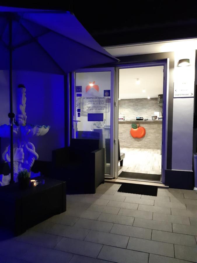 Apple Rooms Rome Airport Fiumicino Buitenkant foto The entrance to the control room