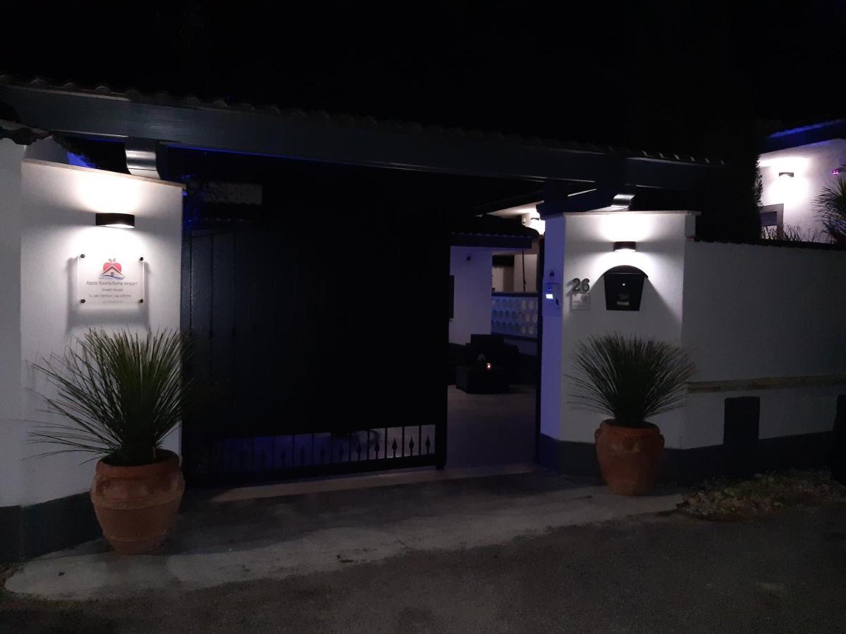 Apple Rooms Rome Airport Fiumicino Buitenkant foto Entrance to the museum