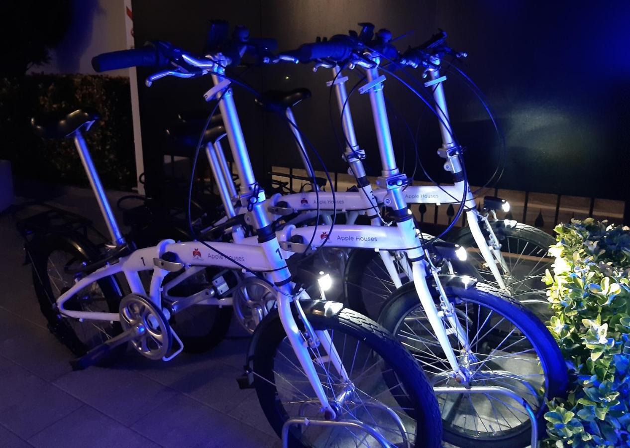 Apple Rooms Rome Airport Fiumicino Buitenkant foto A bicycle sharing system in Athens, Greece