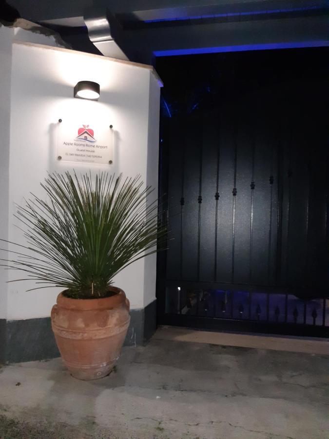 Apple Rooms Rome Airport Fiumicino Buitenkant foto Entrance to the museum