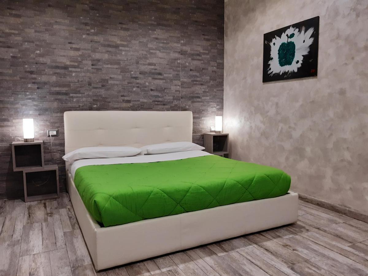 Apple Rooms Rome Airport Fiumicino Buitenkant foto A room at the hotel