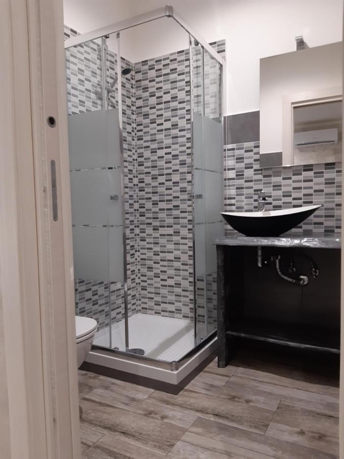 Apple Rooms Rome Airport Fiumicino Buitenkant foto A shower cubicle